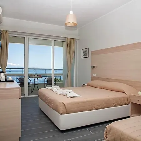 Golden Alexandros Sinarades